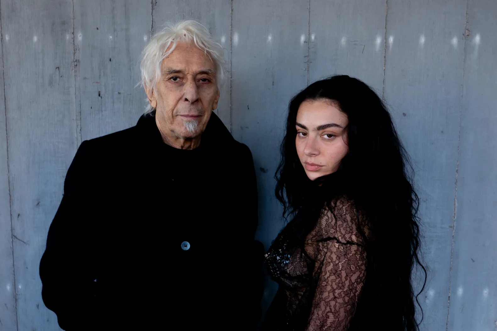 Charli XCX & John Cale – House | Pop, avantgarda a „Wuthering Heights“